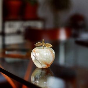 ✨Vintage Onyx Apple Paperweight with brass detail